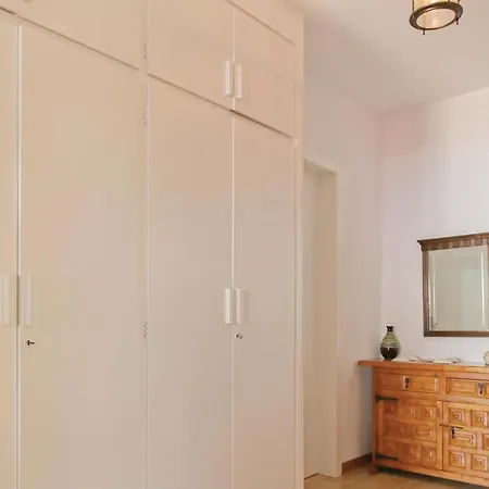 Amazing In With Kitchen Holiday home *